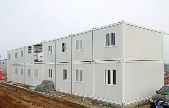 Prefabricated portable camp house for living