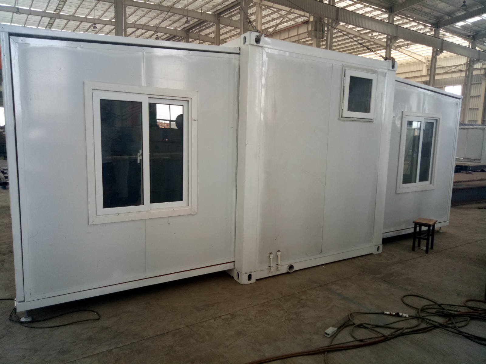 Expandable container house