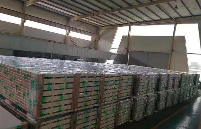 Sandwich wall panels with different core material