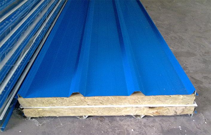 Sandwich wall panels with different core material
