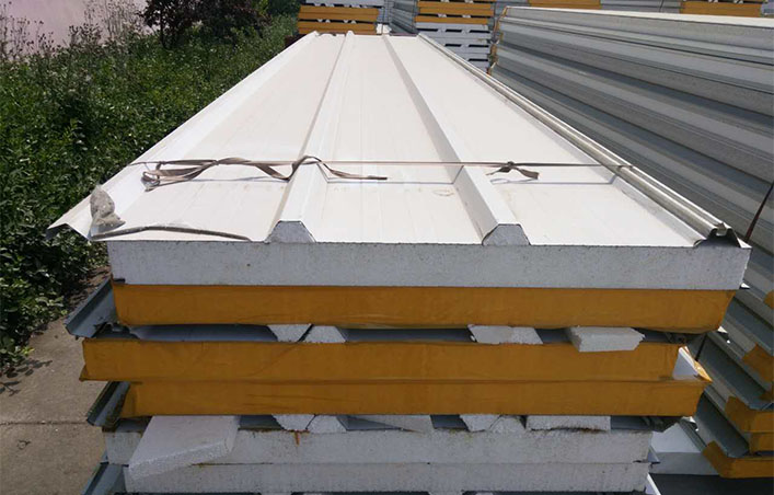 Sandwich wall panels with different core material