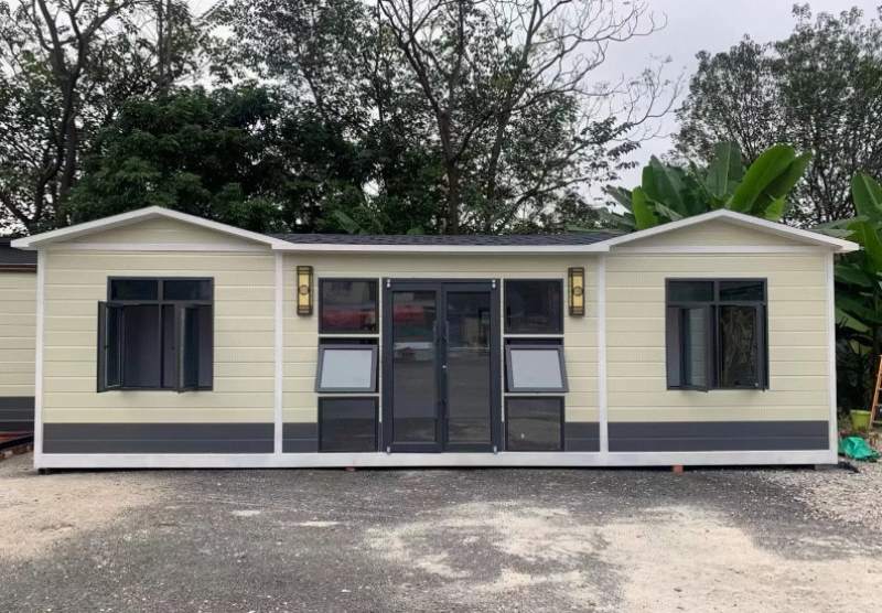 shipping containers house.jpg