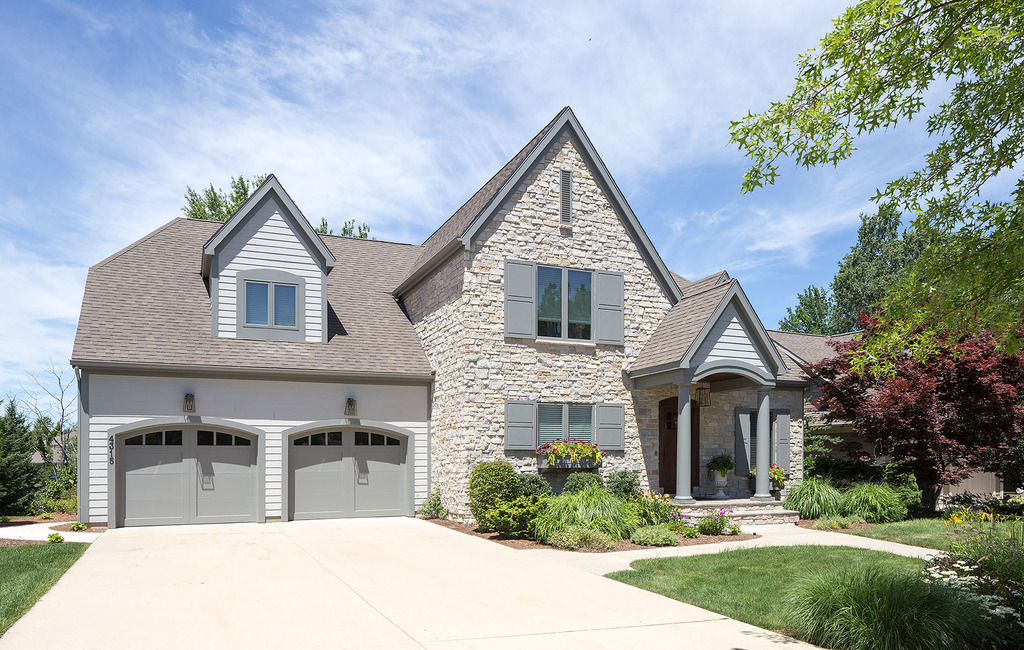 Traditional style Light steel farm house